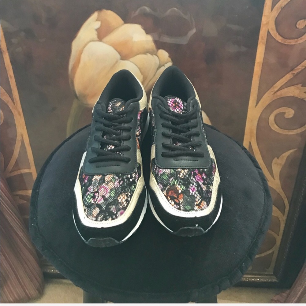 🔥FINAL SALE🔥BRAND new Floral colored sneakers🔥